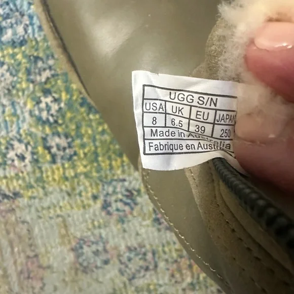 Women’s Ugg Boots - Picture 7 of 8